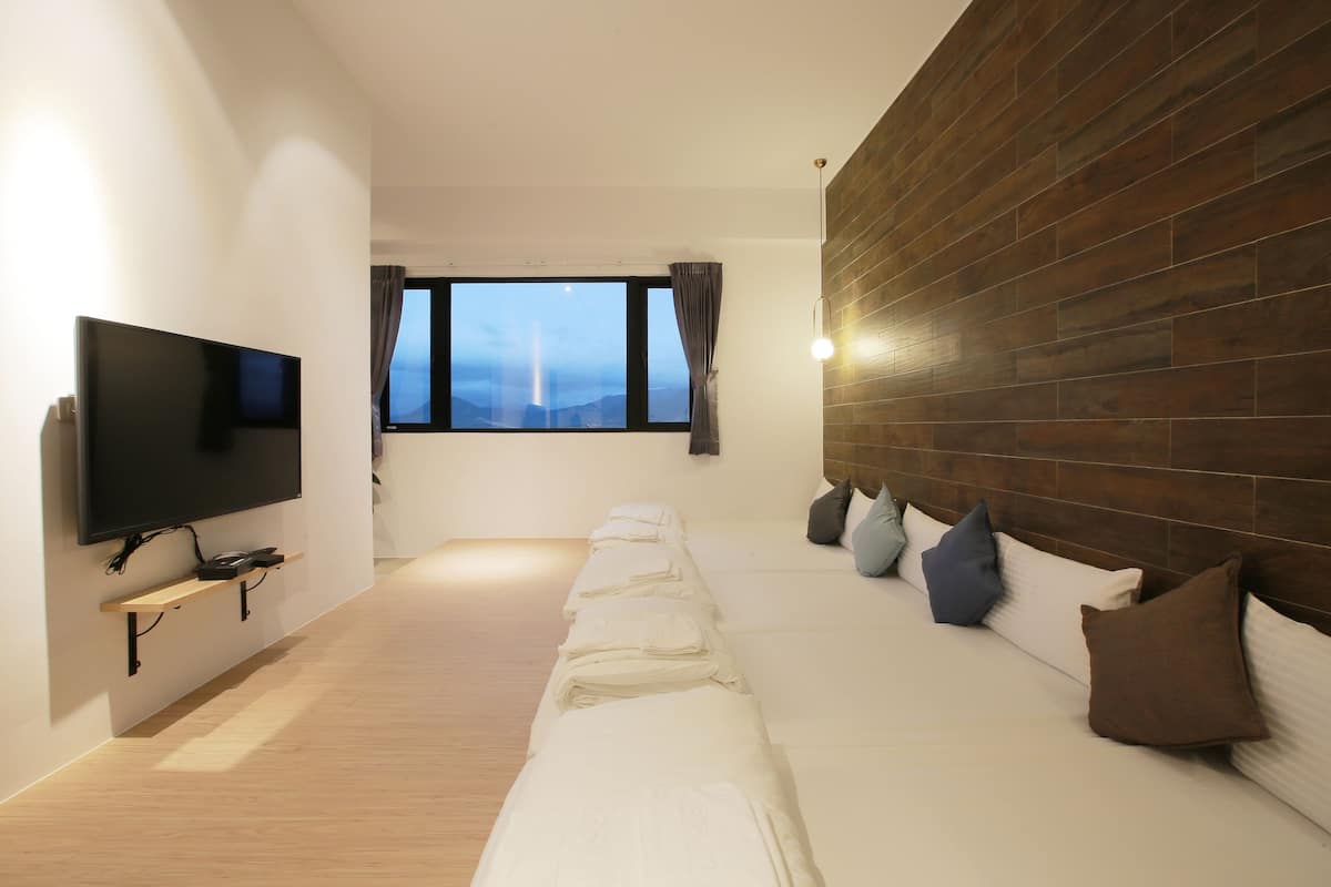 Family Room, Multiple Beds, Mountain View | 1 bedroom, premium bedding, individually decorated