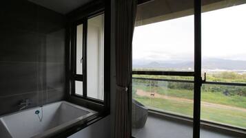 Deluxe Double Room, Balcony | Bathroom | Shower, free toiletries, hair dryer, slippers