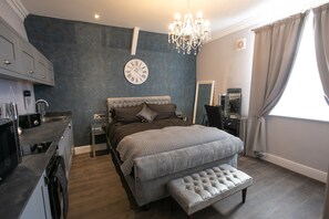 1 bedroom, in-room safe, desk, iron/ironing board