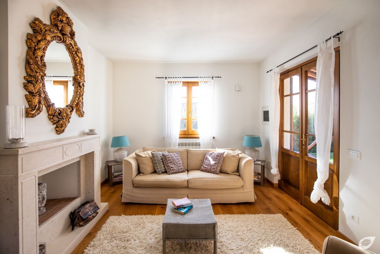 Fernseher, Kamin, Tischtennisplatte