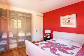 4 soverom, strykejern/-brett, wi-fi og sengetøy