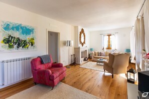 电视、壁炉、乒乓球