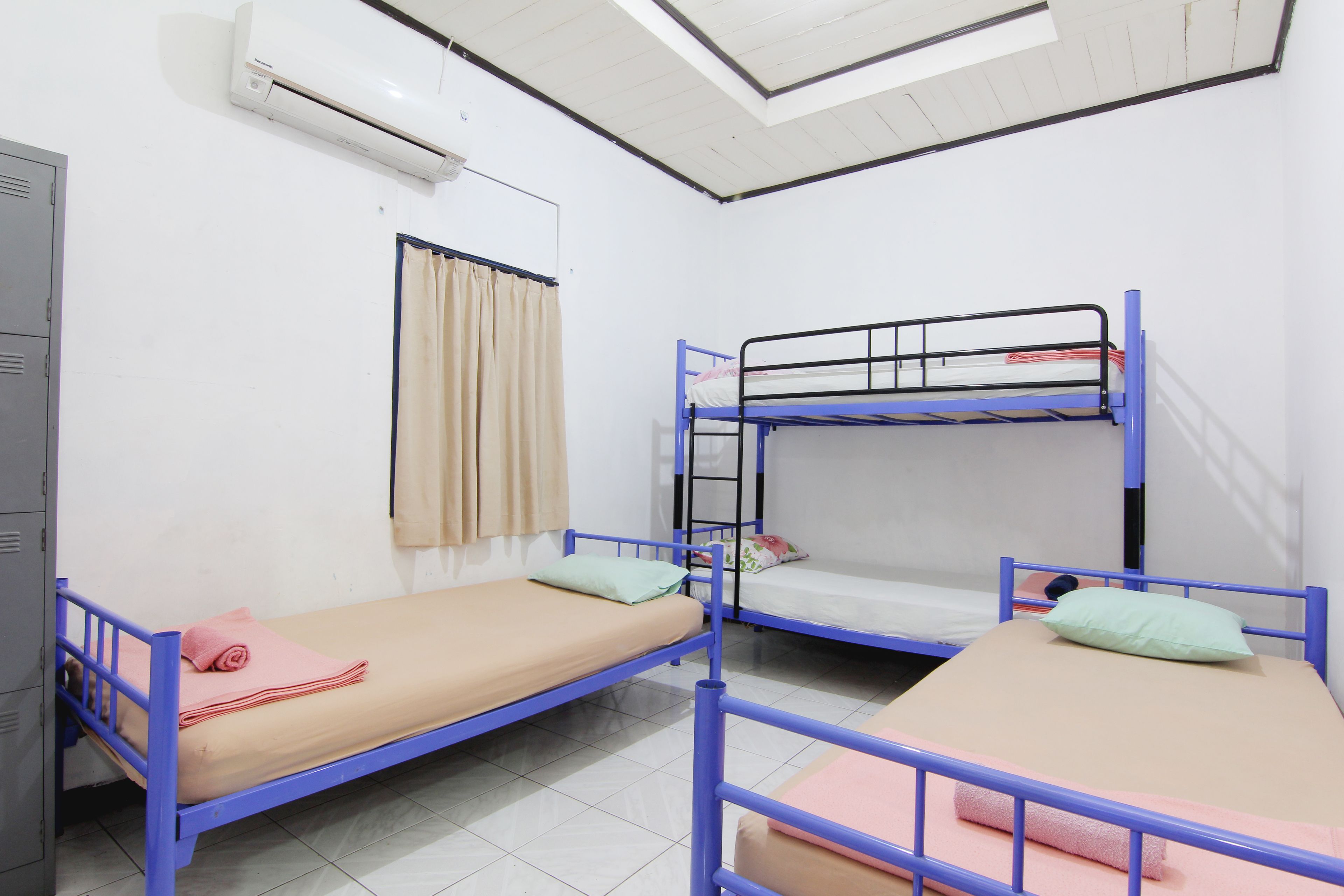 Shared Dormitory, Women only | Blackout curtains, free WiFi, bed sheets