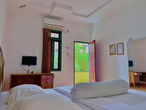 Free WiFi, bed sheets