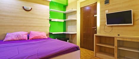 Individually furnished, desk