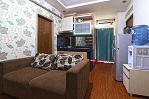 32–tuumainen LCD-televisio, jossa satelliittikanavat