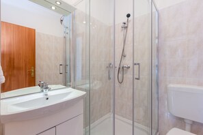 Douche, serviettes fournies