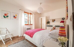 3 bedrooms, free WiFi - Amazing home in Cruzy (Cruzy)