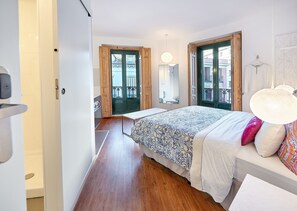 Superior Double Room (o Twin) | Premium bedding, down comforters, individually decorated, soundproofing - Madridcito (Madrid)