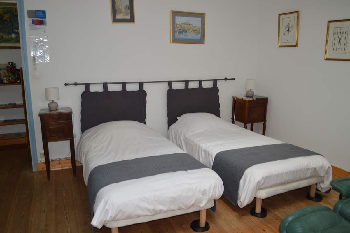 1 bedroom, individually decorated, individually furnished