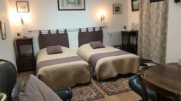 1 habitación, decoración personalizada y muebles diferentes