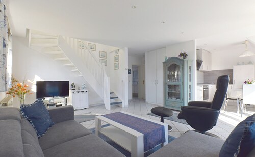 large apartment in the heart of Prerow, pets allowed, with linen and WIRELESS INTERNET ACCESS