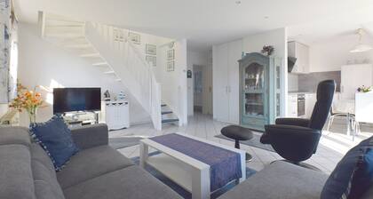 large apartment in the heart of Prerow, pets allowed, with linen and WIRELESS INTERNET ACCESS