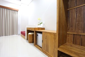 Deluxe Double Room | In-room safe, desk, blackout drapes, iron/ironing board - Suarsena Ubud (Ubud)
