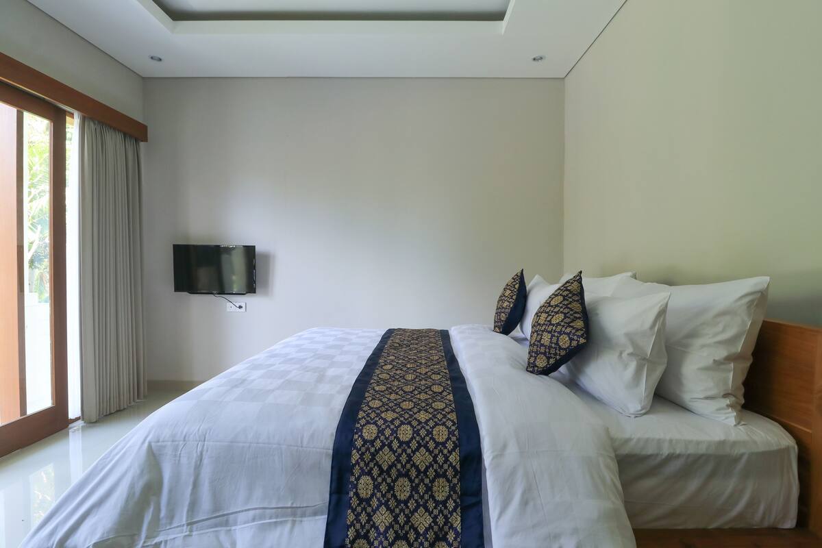 In-room safe, desk, blackout curtains, iron/ironing board (on request)