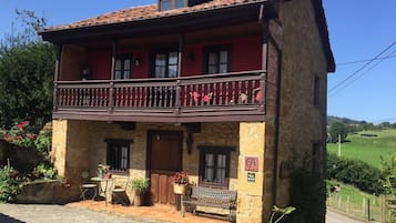 Façana frontal de l'allotjament