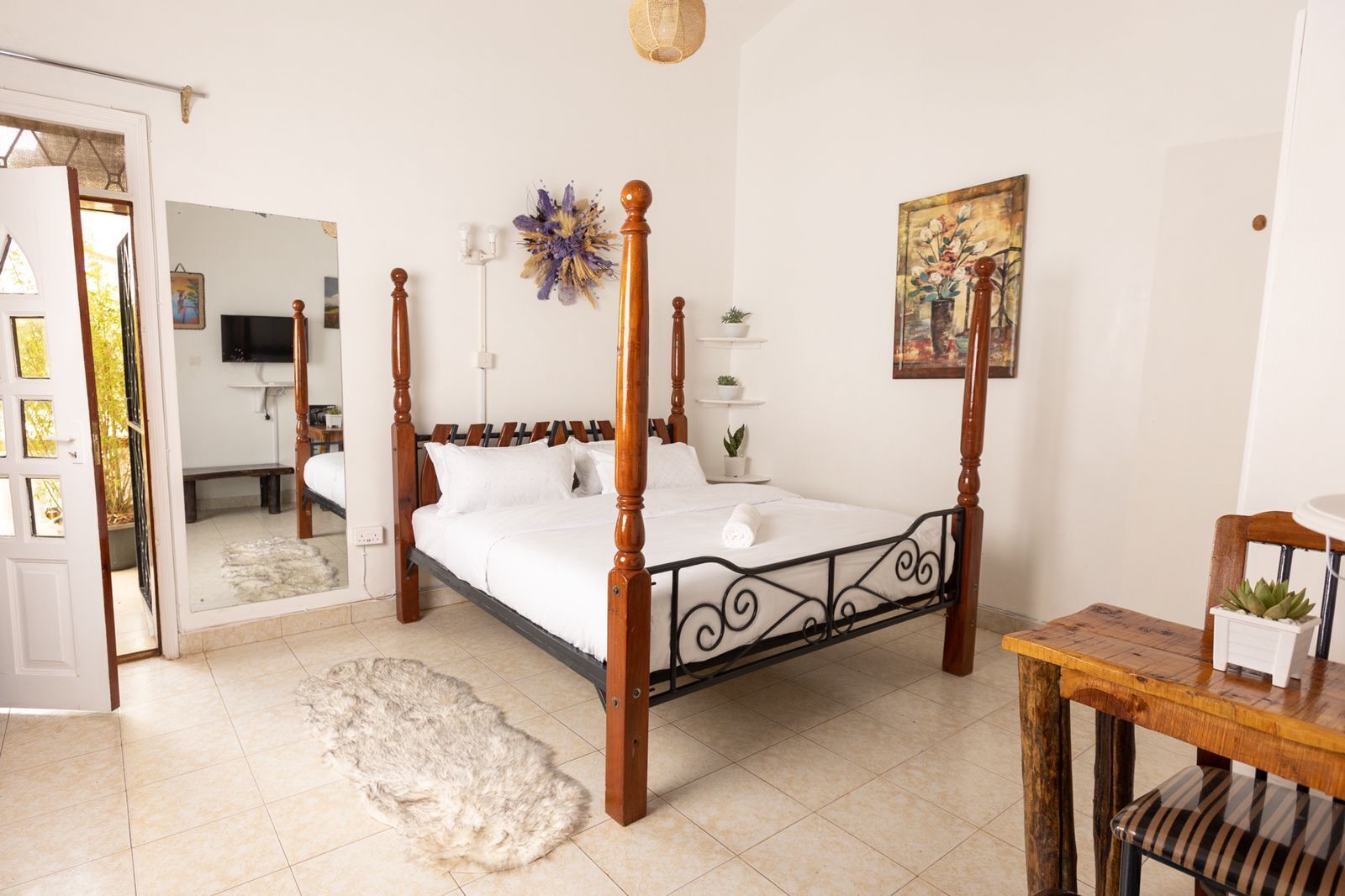 Villa exclusiva, varias habitaciones | Ropa de cama de alta calidad y escritorio 