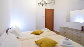 Panoramic Apartment, 2 Bedrooms, Lake View (Mansarda Volta) | 2 bedrooms, premium bedding, iron/ironing board, free WiFi