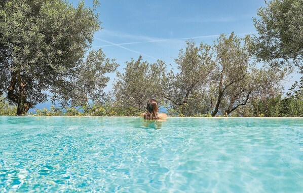 حمّام سباحة خارجي