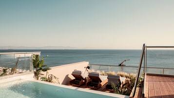 Kolam renang outdoor musiman