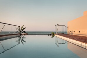 حمّام سباحة خارجي موسمي