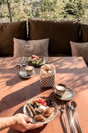 تناول الطعام بالخارج