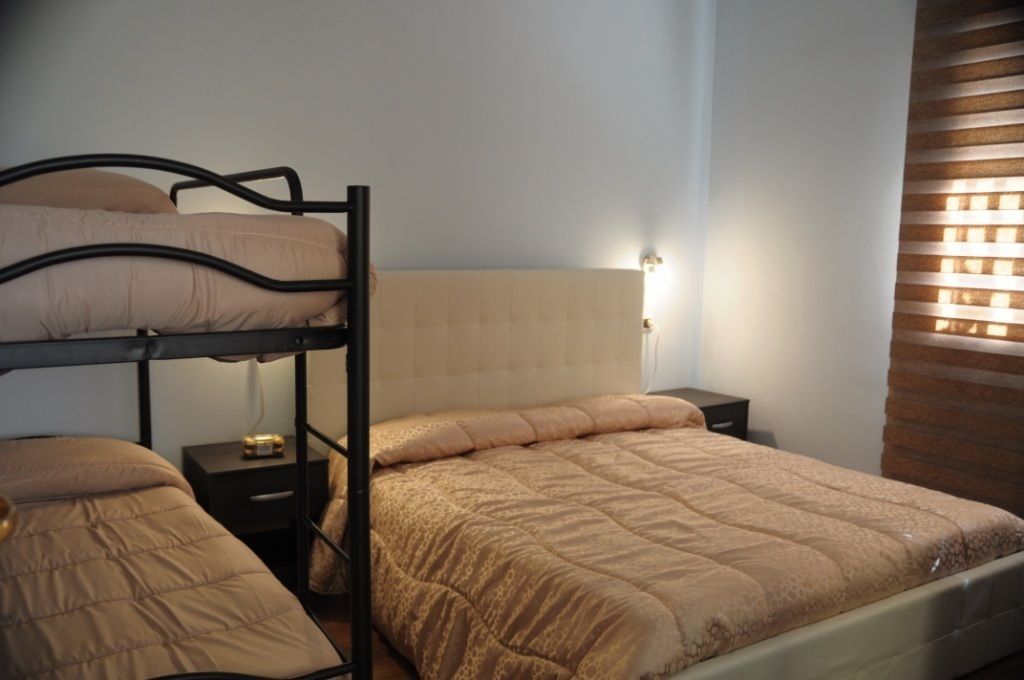 Familjerum | Minibar, skrivbord och gratis wi-fi