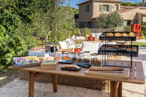 Desayuno buffet todos los días (con cargo)