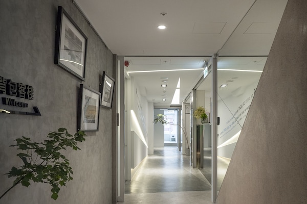 42-吋 LCD 液晶電視、有線頻道、電視