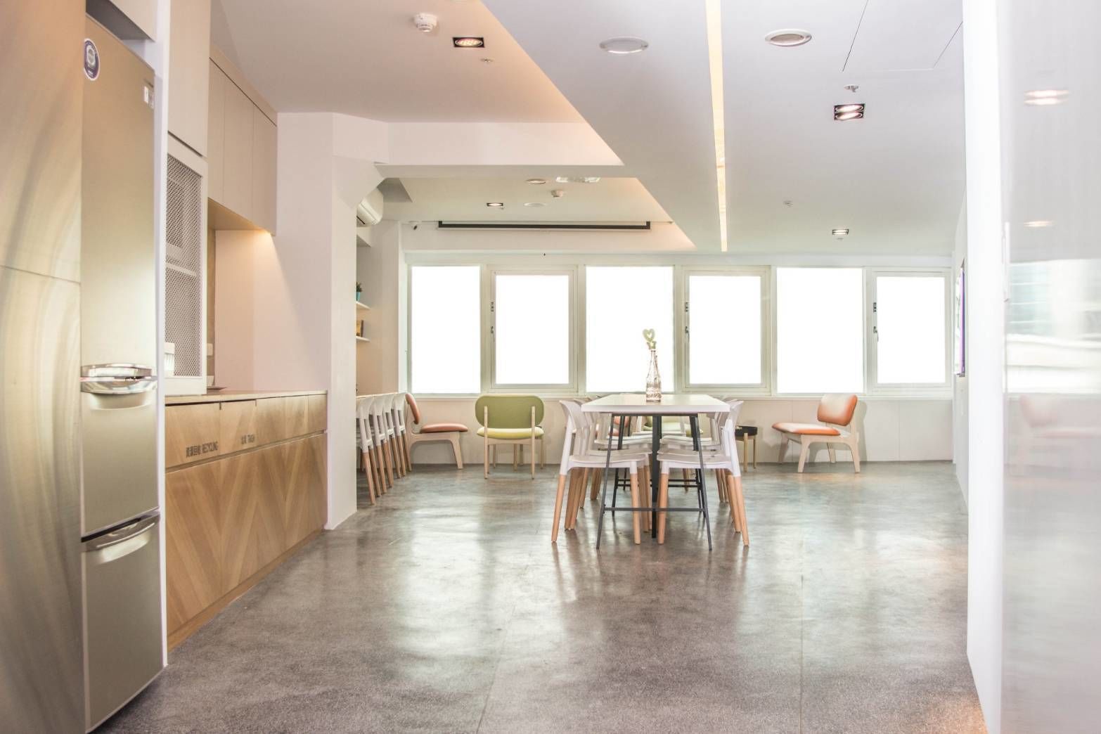 42-英寸液晶电视 （配备有线频道）、电视