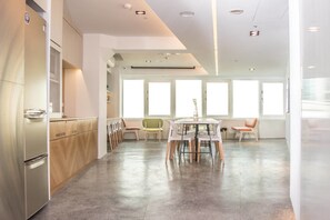 TV LCD 42 pollici con canali via cavo, TV