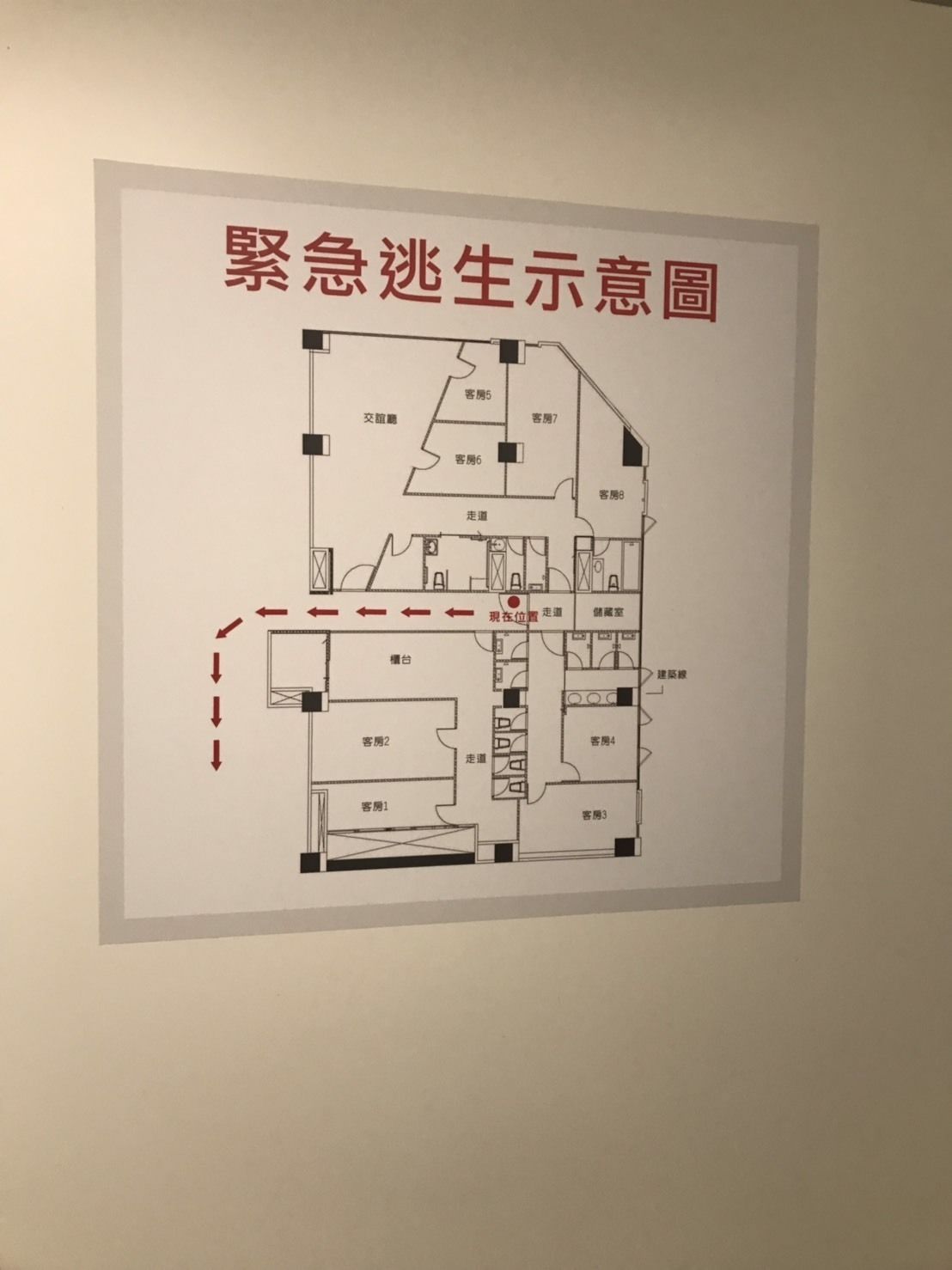 A floor plan of a building with labeled rooms including a lobby, several guest rooms, and a staircase.