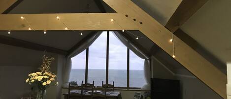 Smart TV, DVD player, iPod dock