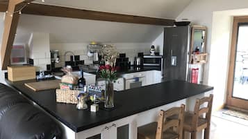 Luxury Cottage | Private kitchen | Full-size fridge, microwave, oven, stovetop