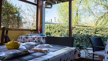 Colazione a pagamento, servita tutte le mattine