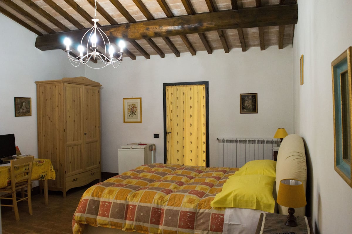 Habitación doble Deluxe, vista al jardín | Ropa de cama de alta calidad y decoración personalizada