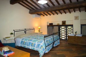 Tweepersoonskamer | Luxe beddengoed, individueel gedecoreerd, individueel gemeubileerd