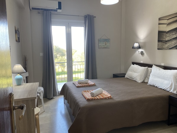 Individually decorated, individually furnished, laptop workspace - Alexander Apartments (Corfu)