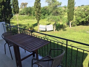 家庭公寓, 2 間臥室, 花園景 | 陽台景觀