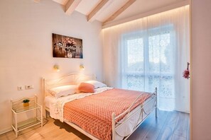 1 bedroom, free WiFi, bed sheets