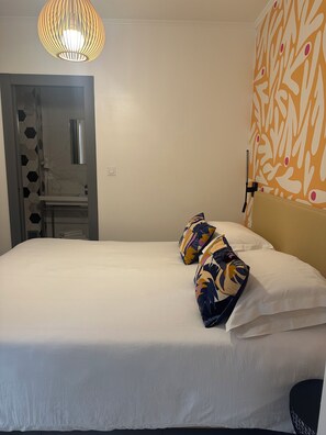 Standard Double Room, Terrace | Individually decorated, individually furnished, blackout drapes - Domaine Sant’Antone (Corte)