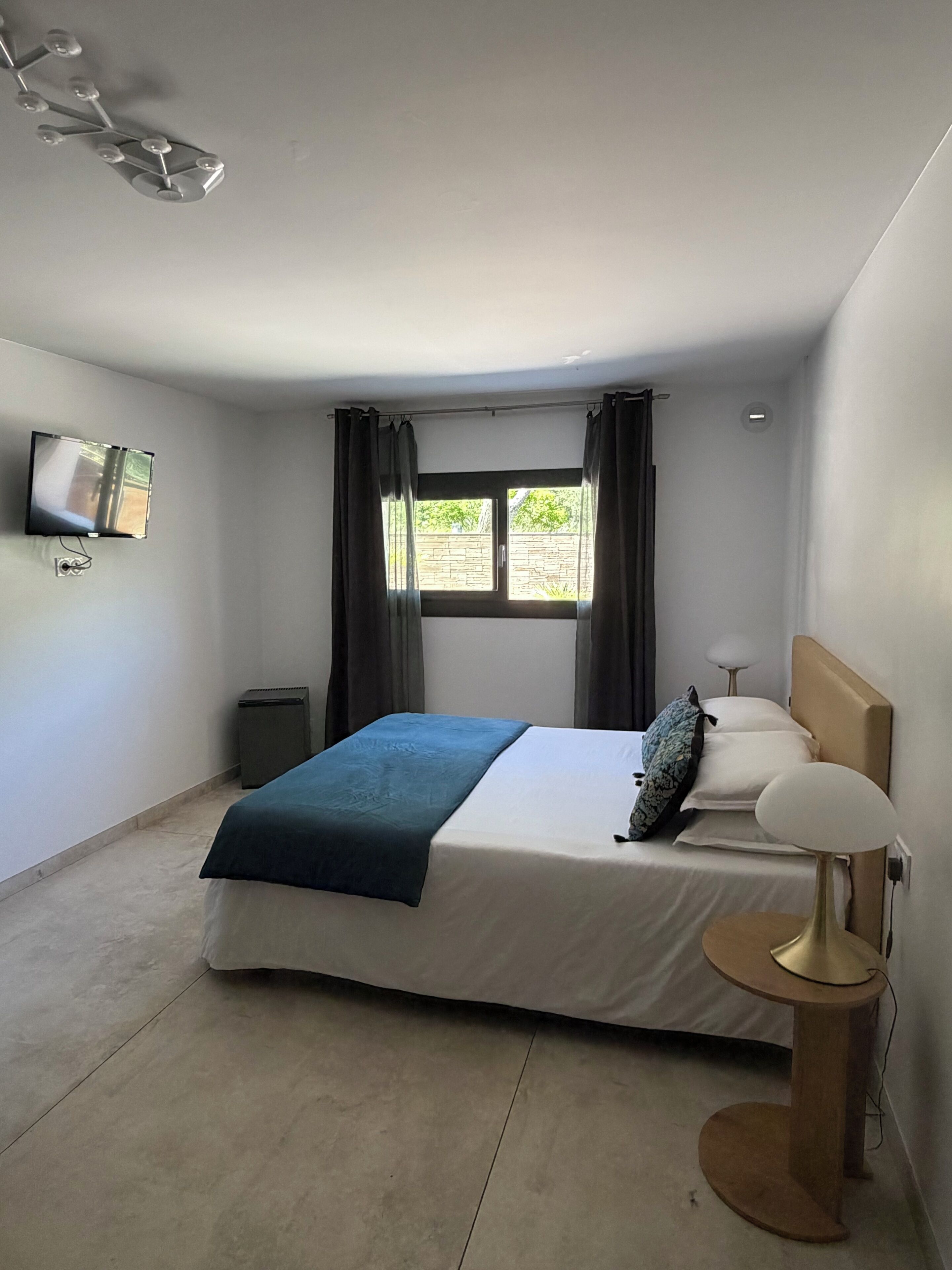 Minibar, decoración personalizada y muebles diferentes 