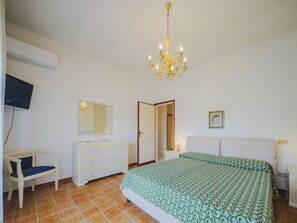 3 室のベッドルーム、アイロン / アイロン台、旅行用ベビーベッド、WiFi (無料)