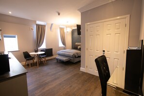 1 bedroom, in-room safe, desk, iron/ironing board