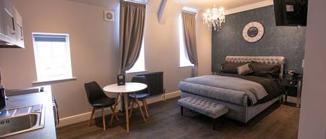 1 bedroom, in-room safe, desk, iron/ironing board