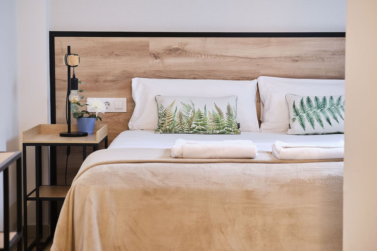 Hypoallergeen beddengoed, een kluis op de kamer, een bureau