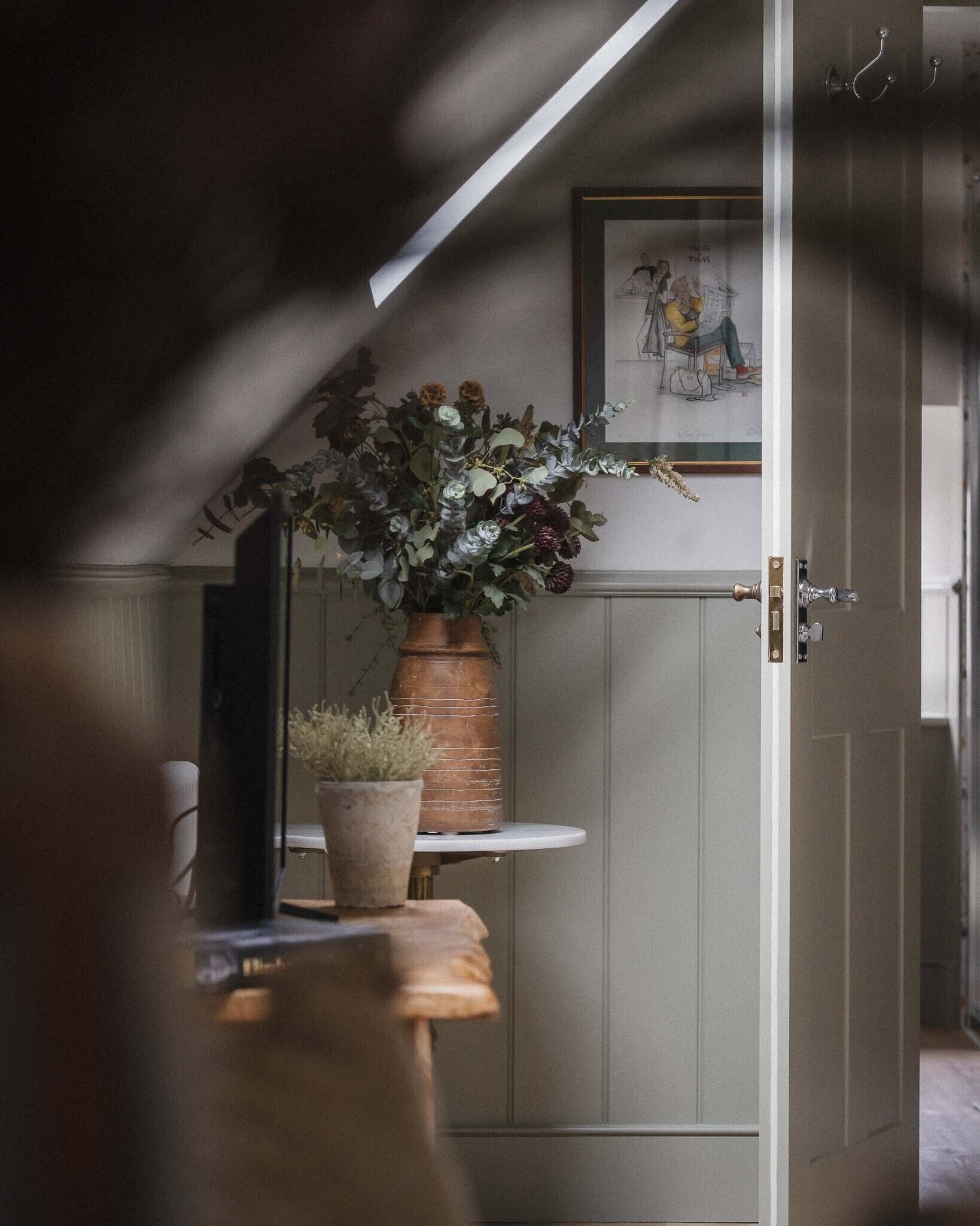 Signature Room | Living area | Flat-screen TV