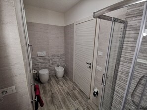 Hårføner, håndklær, såpe og sjampo