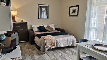 2 Schlafzimmer, BĂŒgeleisen/BĂŒgelbrett, WLAN, BettwĂ€sche