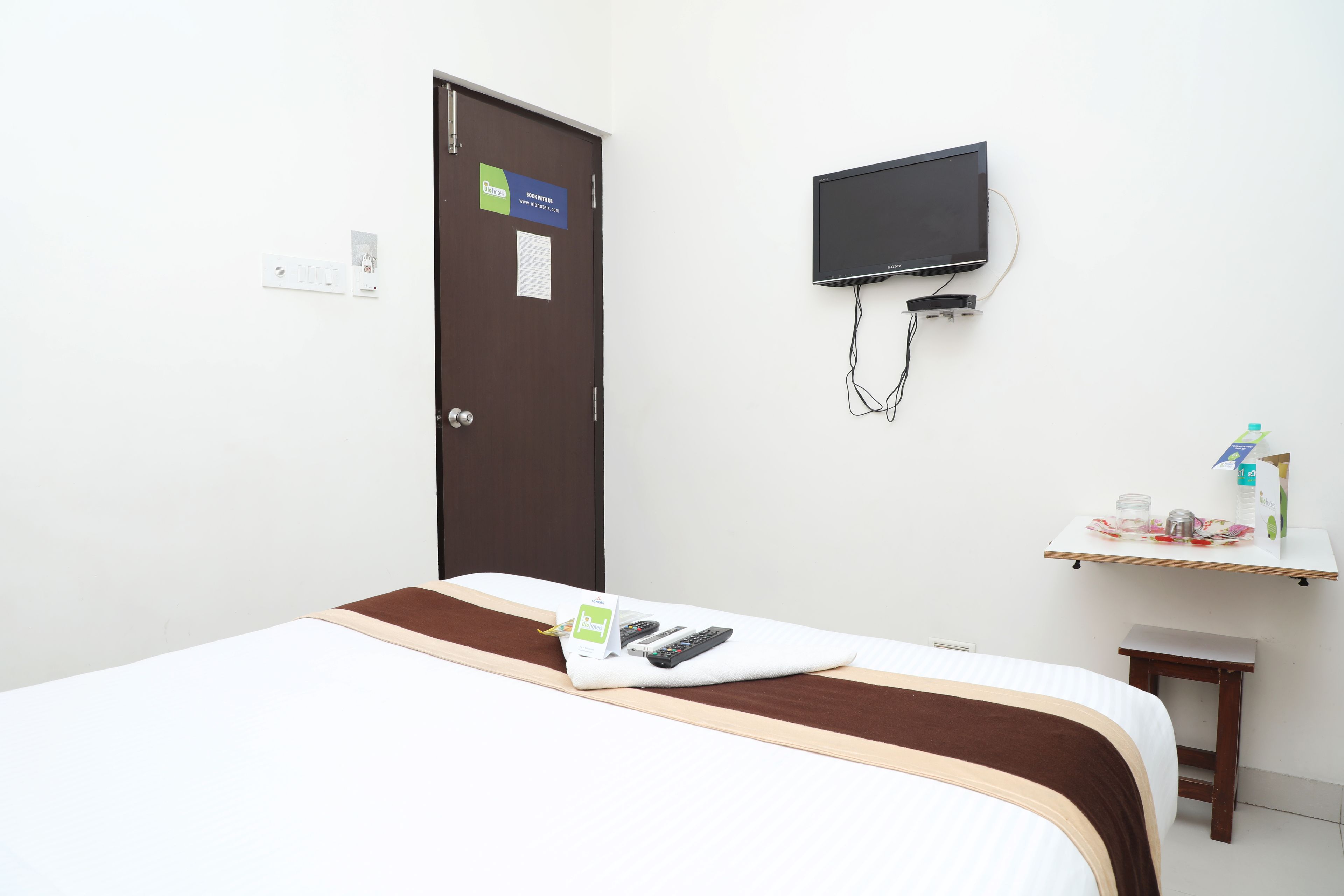 deluxe double room, 1 double bed | premium bedding, in-room safe, desk, iron/ironing board